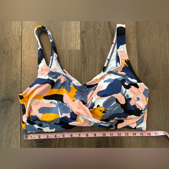 Beach Betty Abstract Crop Bathing Suit Top Size 1X - Picture 8 of 8